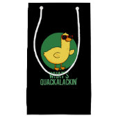 Wat is Quackalackin Funny Duck Pun Dark BG Klein Cadeauzakje (Voorkant)