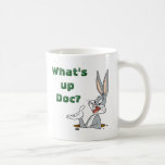 WAT IS UP DOC?™ BUGS BUNNY™ Rabbit Hole Koffiemok<br><div class="desc">LOONEY TUNES™ | Begin je ochtend met een klassieke cartoon humor met behulp van deze Bugs Bunny "What's Up, Doc?" Rabbit Hole koffie mok! Met het iconische Looney Tunes-personage dat uit zijn konijnenhol springt met zijn kenmerkende slogan, vangt deze mok perfect de speelse charme van Bugs. Gemaakt van duurzame materialen...</div>