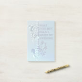Wat me niet doodt maakt me Geweldige Post-it® Notes (Op bureau)