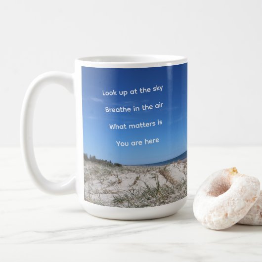 "Wat telt is dat je hier bent" Koffiemok (Met donut)
