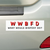 Wat zou Bigfoot doen? Bumpersticker (Op auto)