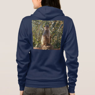 Watchful Sentinel: Meerkat op weelderige groene ac Hoodie