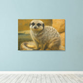 Watchful Stillness – Realistisch Meerkat portret Canvas Afdruk (Insitu (Houten vloer))