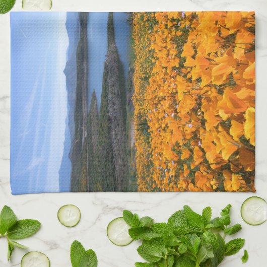 Water | California Lake With Golden Poppies Theedoek (Gevouwen)