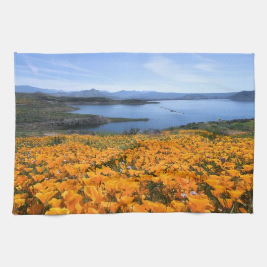 Water | California Lake With Golden Poppies Theedoek (Horizontaal)