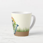 Water can met wilde bloemen latte mok (Rechterhoek)