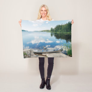 Water   Canoe on Lake in Sweden Fleece Deken