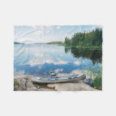 Water | Canoe on Lake in Sweden Fleece Deken (Voorkant (Horizontaal))