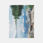 Water | Canoe on Lake in Sweden Fleece Deken (Voorkant)