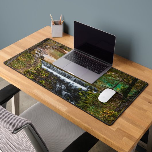 Water dat door het herfstbos stroomt bureaumat (Kantoor 2)