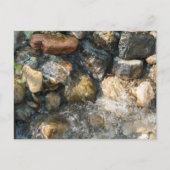 Water dat over stenen stroomt in een gestroomlijnd briefkaart (Voorkant)