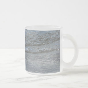 Water dat tegen het strand kabbelt Abstracte fotog Matglas Koffiemok