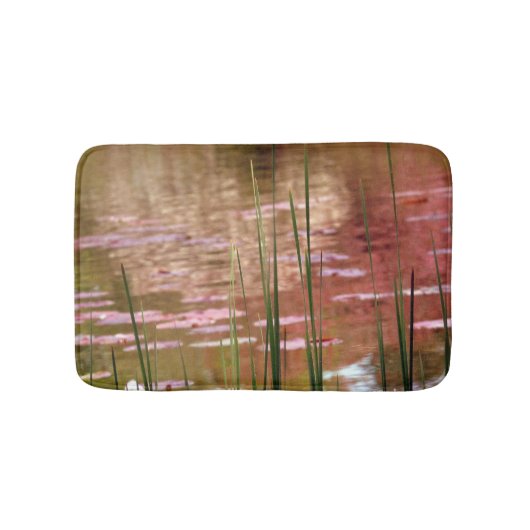 Water door middel van rode bathmat badmat (Voorkant)