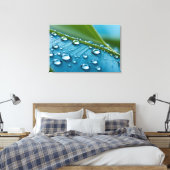 Water druppels op bladeren canvas afdruk (Insitu (Slaapkamer))