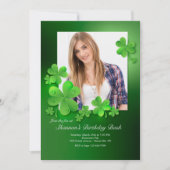 Water druppelt op Shamrocks Photo Invitation Kaart (Voorkant)