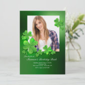 Water druppelt op Shamrocks Photo Invitation Kaart (Staand voorkant)