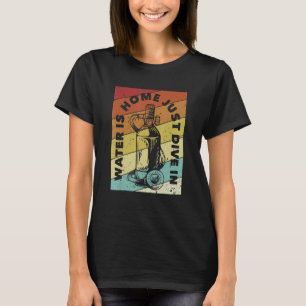 Water duikt alleen in onderwater in technische soc t-shirt