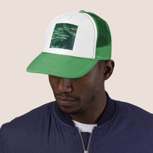 WATER LIGT IN GROENBOEK VAN Claude Monet Trucker Pet (In situ)