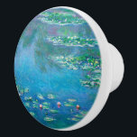 Water Lilies, Claude Monet Keramische Knop<br><div class="desc">"Eén moment, één aspect van de natuur bevat het allemaal", zei Claude Monet, verwijzend naar zijn late meesterwerken, de waterlandschappen die hij in zijn huis in Giverny produceerde tussen 1897 en zijn dood in 1926. In dit ruimtelijk dubbelzinnige canvas keek de kunstenaar naar beneden, zich enkel richtend op het oppervlak...</div>