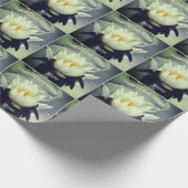 Water Lily Lotus bloem gepersonaliseerde verjaarda Cadeaupapier (Hoek)