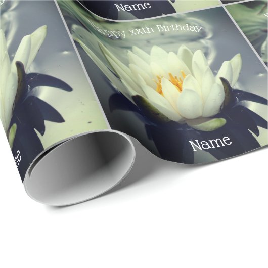 Water Lily Lotus bloem gepersonaliseerde verjaarda Cadeaupapier (Rol Hoek)