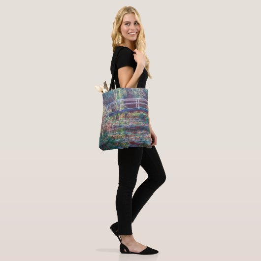 Water Lily Pond (Harmonie Roos), Monet Tote Bag (Op model)