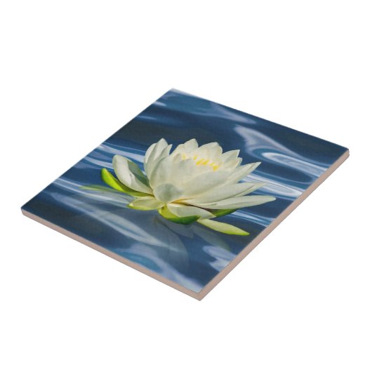 Water Lily Reflecteert op Blue Water Tile Tegeltje (Zijkant)