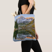 Water Maroon Bells Lake Aspen Trees Tote Bag (Dichtbij)