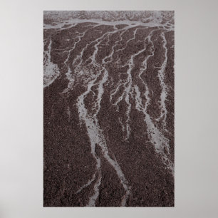 Water op zand aan land poster