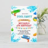 Water pistool zwembad feestuitnodiging kaart (Staand voorkant)