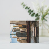 Waterbelasting die door de brug stroomt vóór Chica Briefkaart (Staand voorkant)