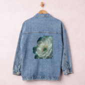 Waterbloemen met overlappende bloembladen en onder denim jacket (Hangar)