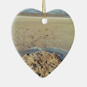 Watercirkel in zand op strand, zomertijd keramisch ornament (Rechts)