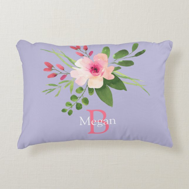 Watercolor Bloem, Naam & Monogram op Lavendel Accent Kussen (Voorkant)