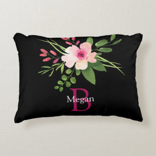 Watercolor Bloem, Naam & Monogram op Zwart Accent Kussen