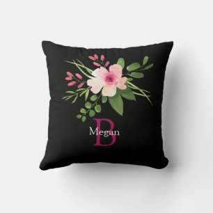 Watercolor Bloem, Naam & Monogram op Zwart Kussen