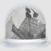 Watercolor Broadway & Wall Street Snow Globe – NYC Sneeuwbol (Voorkant)