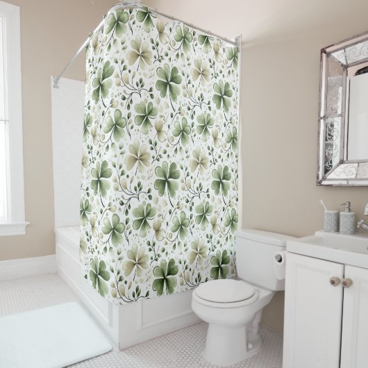 Watercolor Clover Pattern – Green & Neutral  Douchegordijn (In situ)
