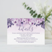 Watercolor Paarse Bloemige Trouwdetails Kaart (Staand voorkant)