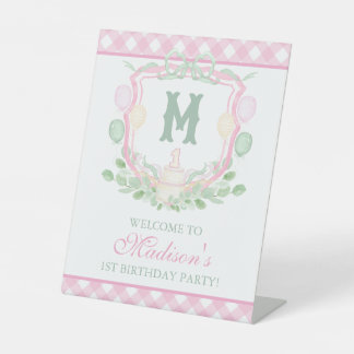 Watercolor Roze 1e Verjaardag Monogram Wapenschild Reclamebord Met Voetstuk
