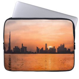 Watercolor Schilderij van Dubai Silhouette bij Zon Laptop Sleeve