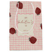 Watercolor Strawberries on Pink Grid- Valentine Medium Cadeauzakje (Voorkant)