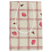Watercolor Strawberries on Pink Plaid – Valentine Medium Cadeauzakje (Voorkant)