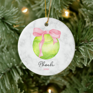Watercolor tennisbal met preppy roze coquette stri keramisch ornament