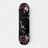Watercolorrozen Zwarte Achtergrond Persoonlijk Skateboard (Voorkant)