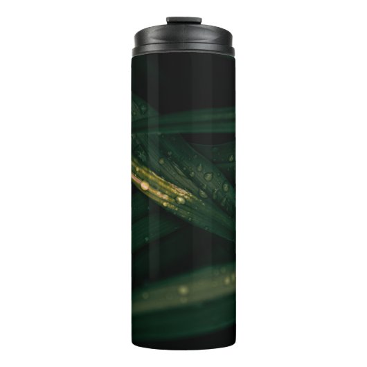 WATERDROPEN OP GROENE LEZEN THERMOSBEKER (Voorkant)