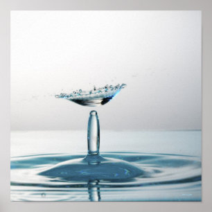 Waterdruppels die botsen met een paraplu poster