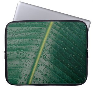 Waterdruppels op bananenblad laptop sleeve