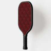 Waterdruppels op Crimson Metal Pickleball Paddle (Links)
