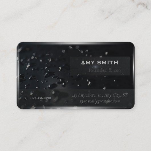 Waterdruppels op de achtergrond van de zwarte ruim visitekaartje (Voorkant)